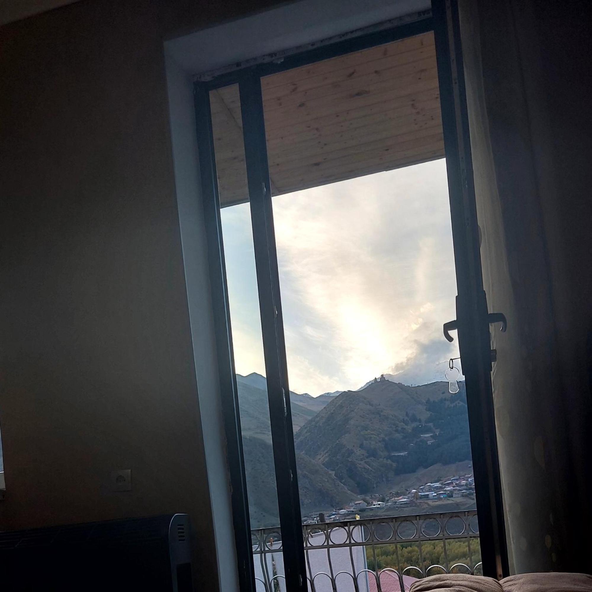 The White House Ξενοδοχείο Kazbegi Δωμάτιο φωτογραφία