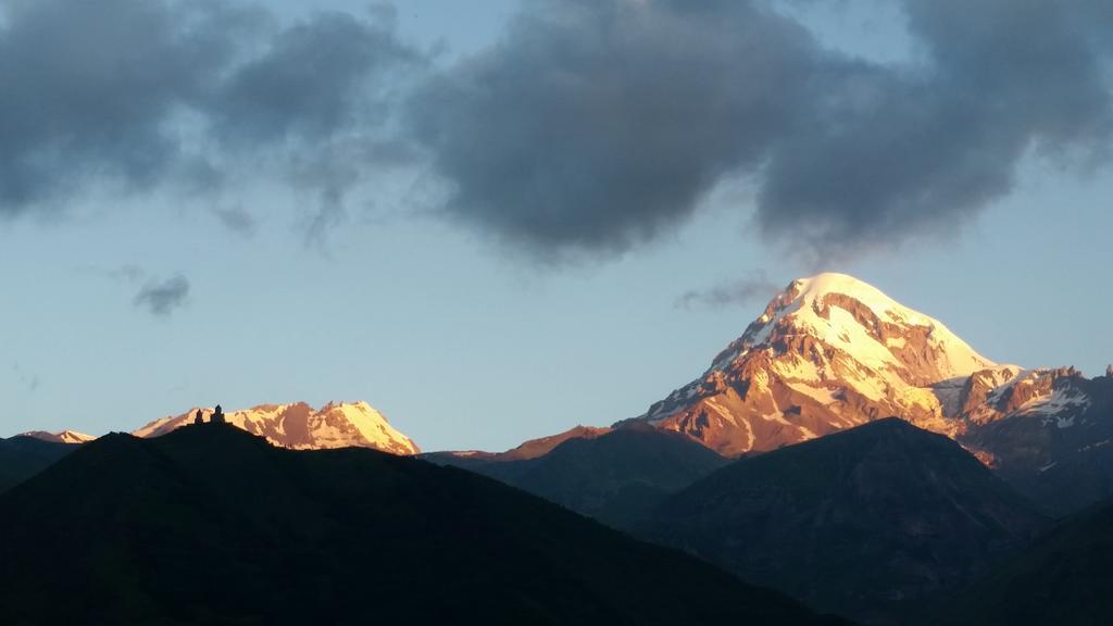 The White House Ξενοδοχείο Kazbegi Εξωτερικό φωτογραφία