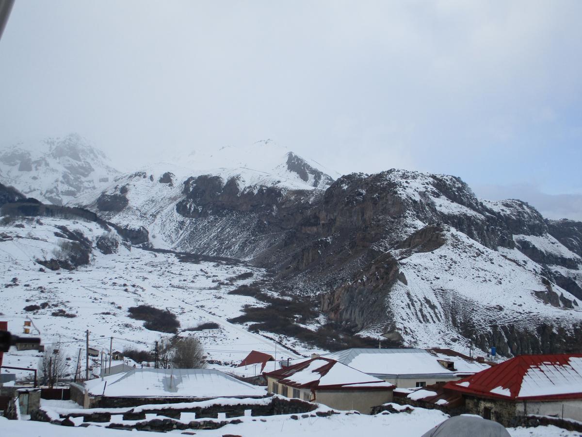 The White House Ξενοδοχείο Kazbegi Εξωτερικό φωτογραφία